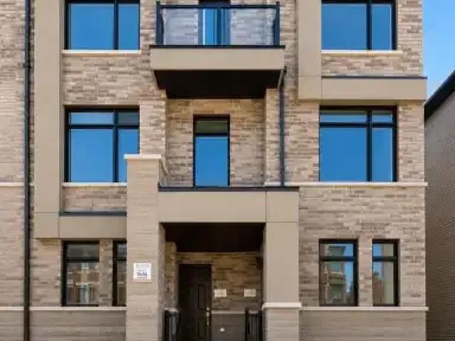 2 Bedroom Townhouse Oakville ON 104681624