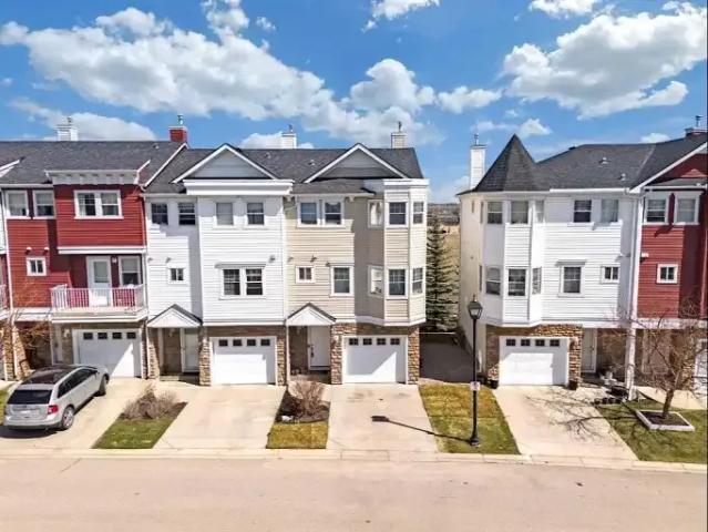 2 Bedroom Townhouse Okotoks AB 104181040