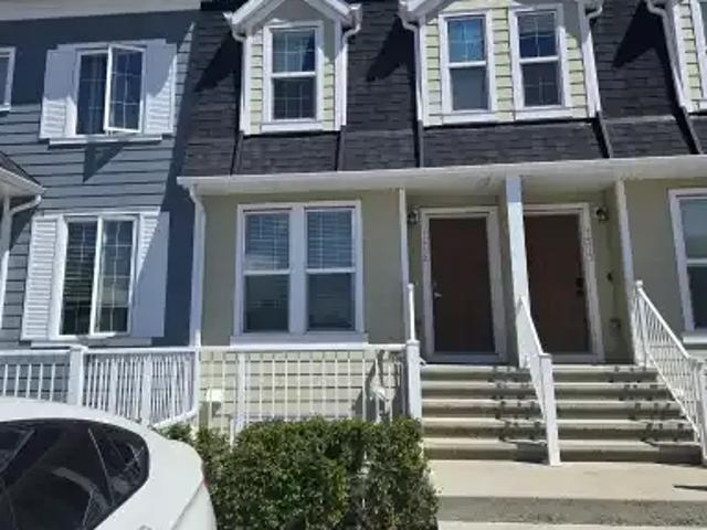 2 Bedroom Townhouse Airdrie AB 104910179