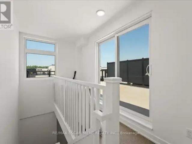 2 Bedroom Townhouse Burlington ON 104638620