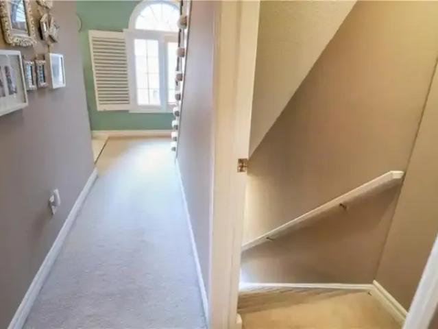 2 Bedroom Townhouse Burlington ON 105072167