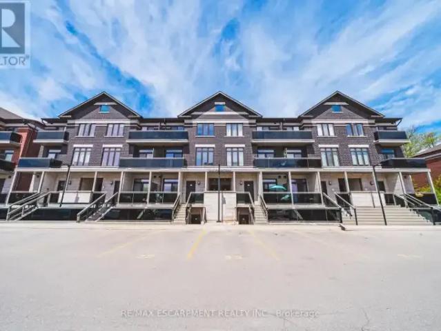 2 Bedroom Townhouse Burlington ON 102578728