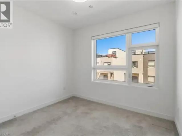 2 Bedroom Townhouse Burlington ON LS102243131