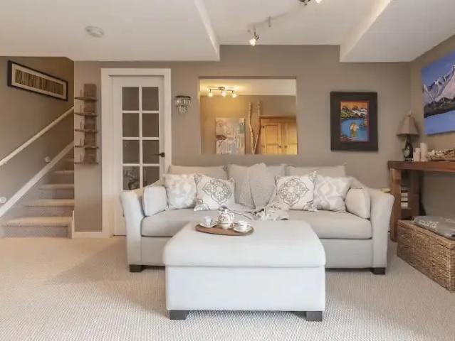 2 Bedroom Townhouse Calgary AB 104180148