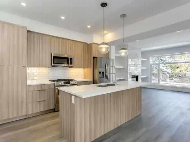 2 Bedroom Townhouse Calgary AB 104180252