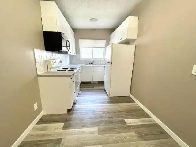 2 Bedroom Townhouse Calgary AB 104180438