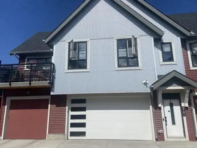 2 Bedroom Townhouse Calgary AB 104180454