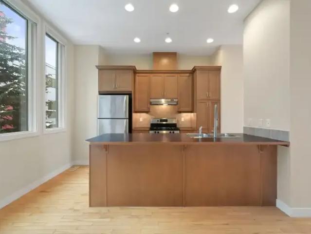 2 Bedroom Townhouse Calgary AB 104180512