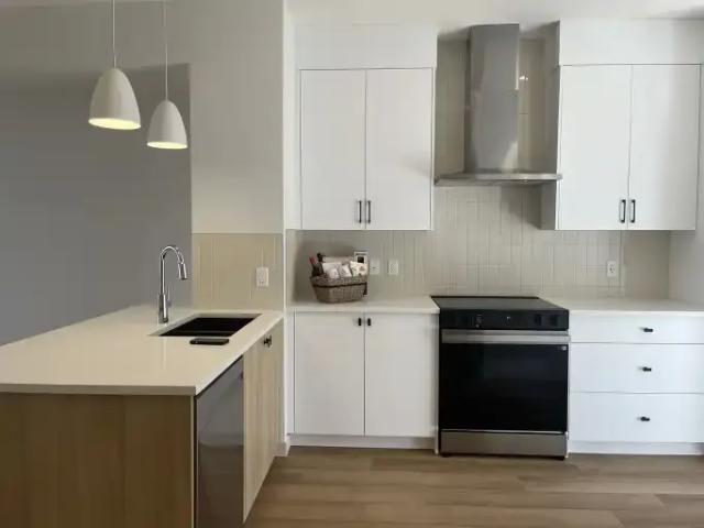 2 Bedroom Townhouse Calgary AB 104181222