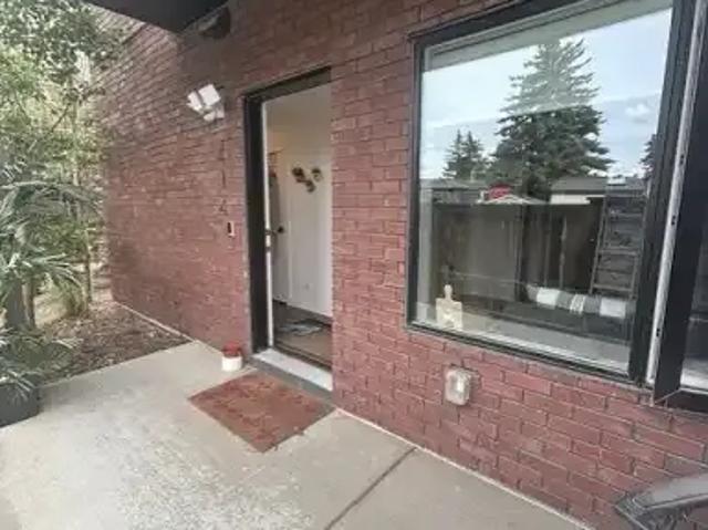 2 Bedroom Townhouse Calgary AB 104182021