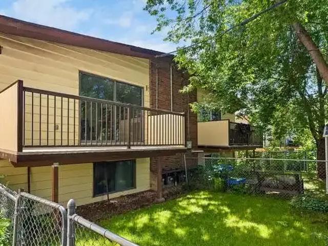 2 Bedroom Townhouse Calgary AB 104182228