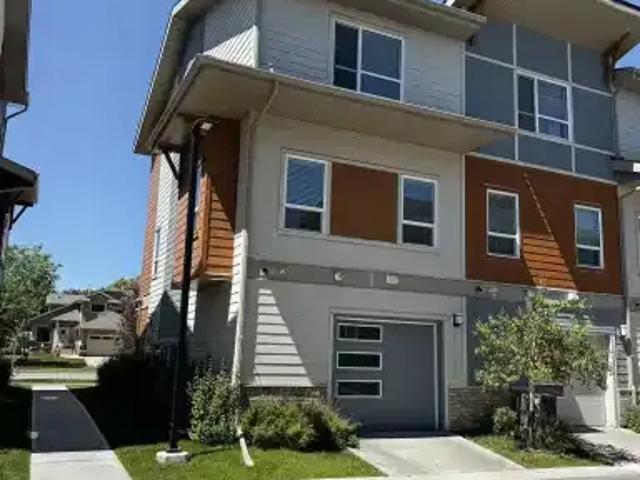 2 Bedroom Townhouse Calgary AB 104182232