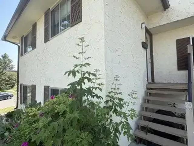 2 Bedroom Townhouse Calgary AB 104292241
