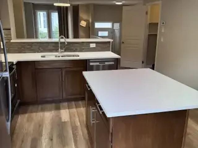 2 Bedroom Townhouse Calgary AB 104401399