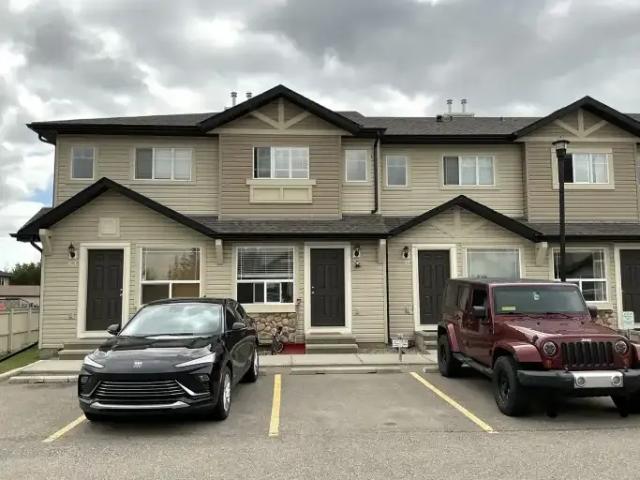 2 Bedroom Townhouse Calgary AB 104401491