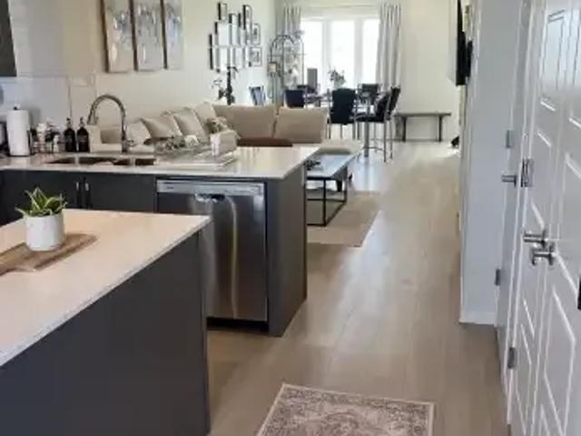 2 Bedroom Townhouse Calgary AB 104471235