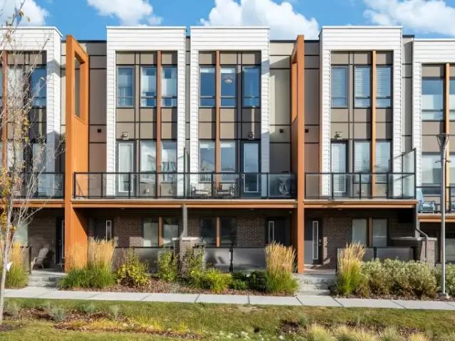 2 Bedroom Townhouse Calgary AB 104535343