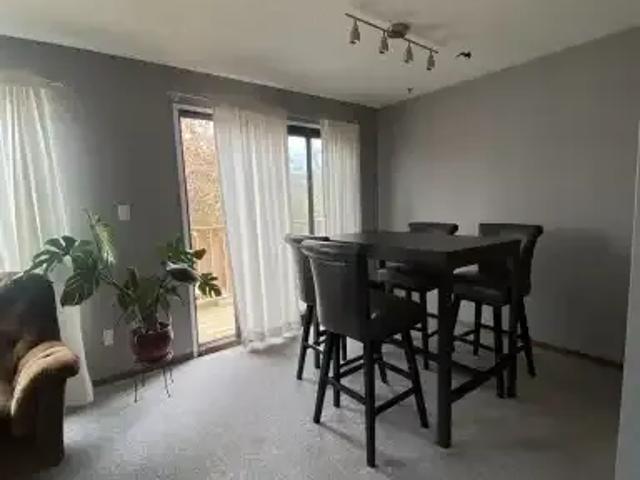2 Bedroom Townhouse Calgary AB 104535525