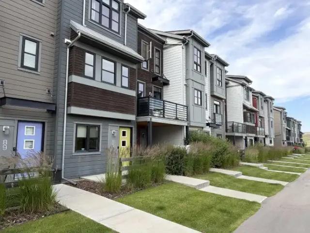 2 Bedroom Townhouse Calgary AB 104535536