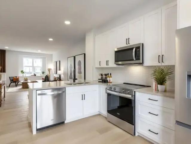 2 Bedroom Townhouse Calgary AB 104598211