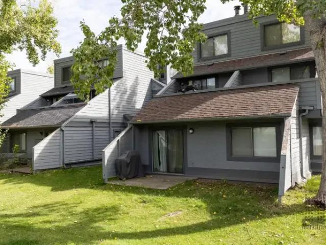 2 Bedroom Townhouse Calgary AB 104840641