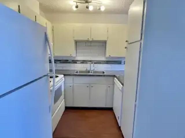 2 Bedroom Townhouse Calgary AB 104863895