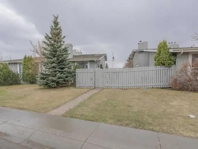 2 Bedroom Townhouse Calgary AB 104863890