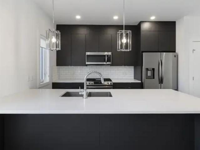 2 Bedroom Townhouse Calgary AB 104940760