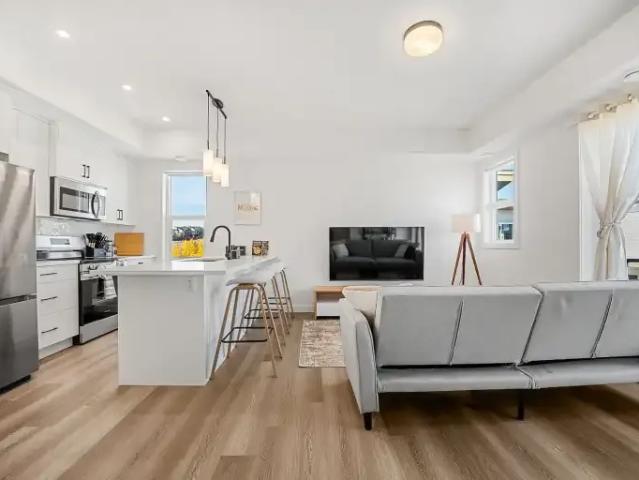 2 Bedroom Townhouse Calgary AB 104940790
