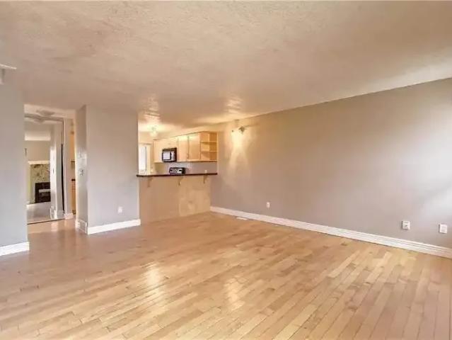 2 Bedroom Townhouse Calgary AB 105087707