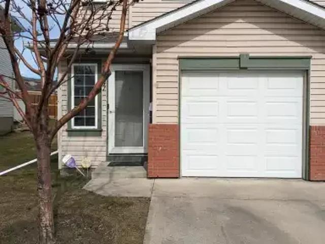 2 Bedroom Townhouse Calgary AB 105185903