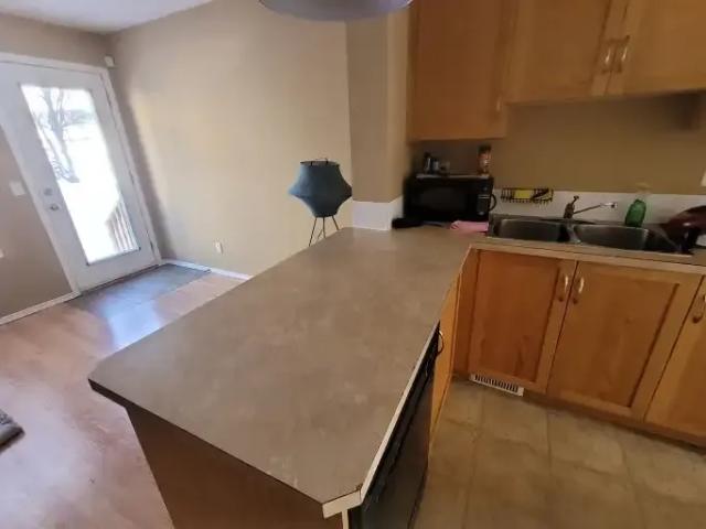 2 Bedroom Townhouse Calgary AB 102243050
