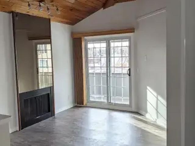 2 Bedroom Townhouse Calgary AB 102338936