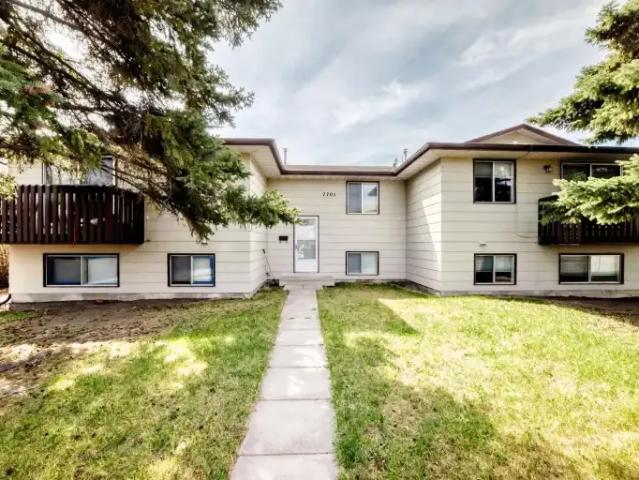 2 Bedroom Townhouse Calgary AB 102846203