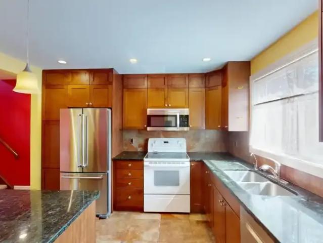 2 Bedroom Townhouse Calgary AB 102846566