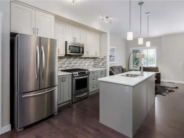 2 Bedroom Townhouse Calgary AB 103594257