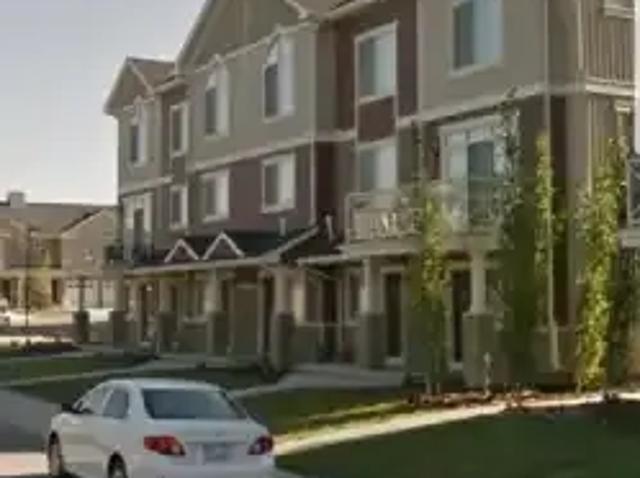 2 Bedroom Townhouse Calgary AB LS100900854