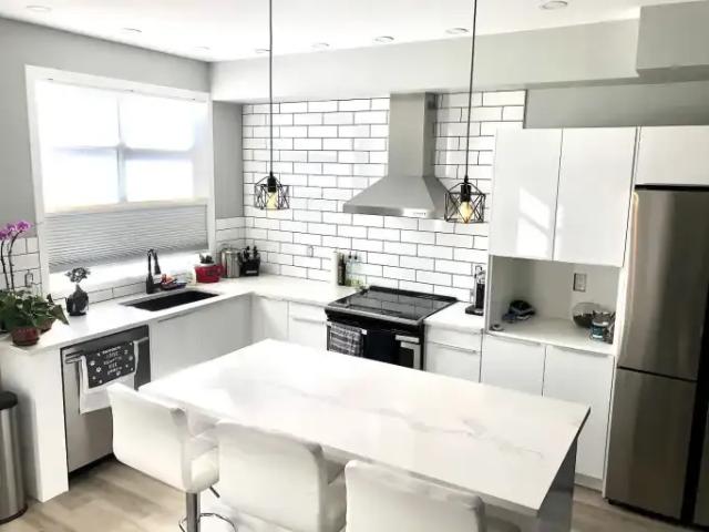 2 Bedroom Townhouse Calgary AB LS102587584