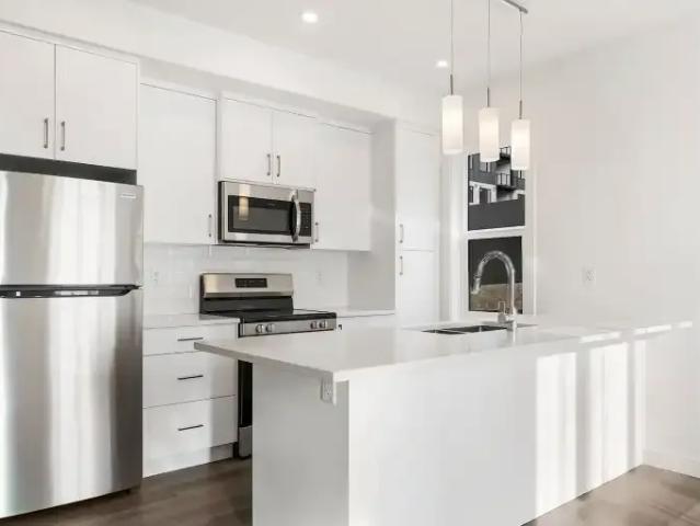 2 Bedroom Townhouse Calgary AB LS102811657