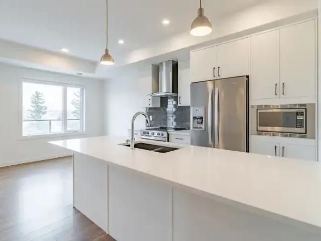 2 Bedroom Townhouse Calgary AB LS102845583