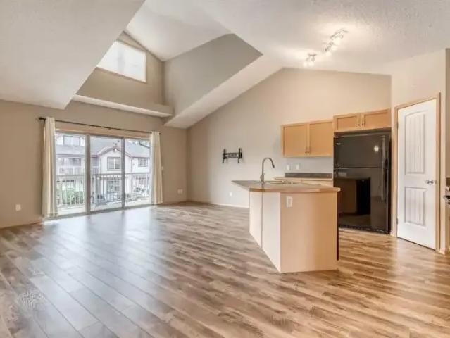 2 Bedroom Townhouse Calgary AB LS102018862