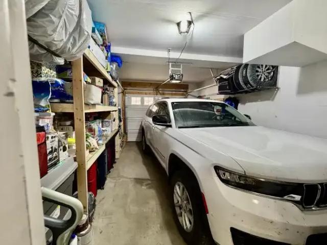 2 Bedroom Townhouse Calgary AB LS102204153
