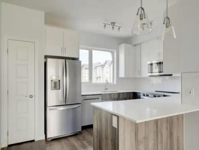2 Bedroom Townhouse Calgary AB LS104598176
