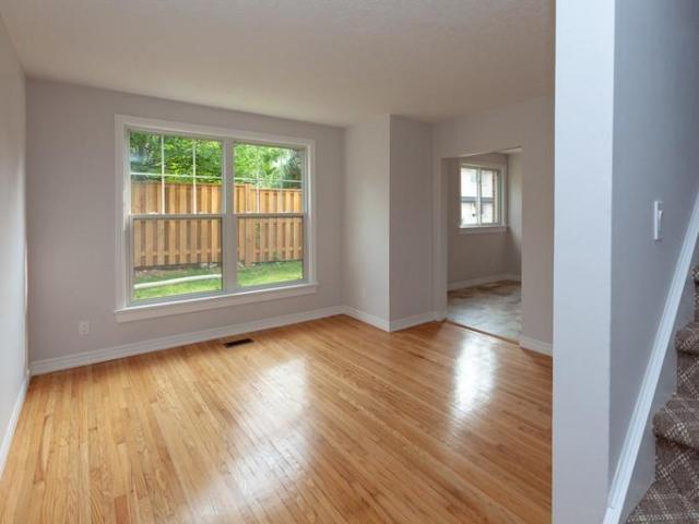2 Bedroom Townhouse Cambridge ON 102143444