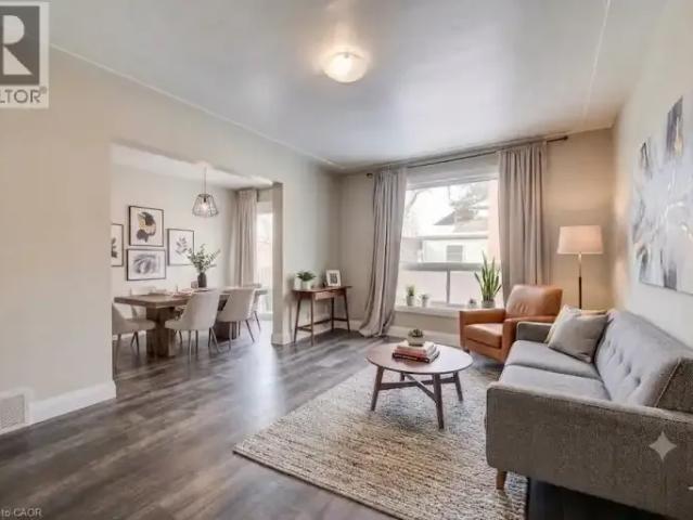 2 Bedroom Townhouse Cambridge ON 103879541