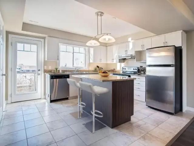 2 Bedroom Townhouse Cambridge ON LS100807836