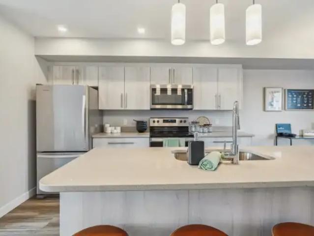 2 Bedroom Townhouse Cochrane AB 103390564