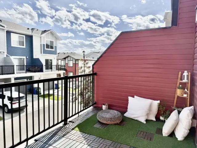 2 Bedroom Townhouse Cochrane AB 104182506