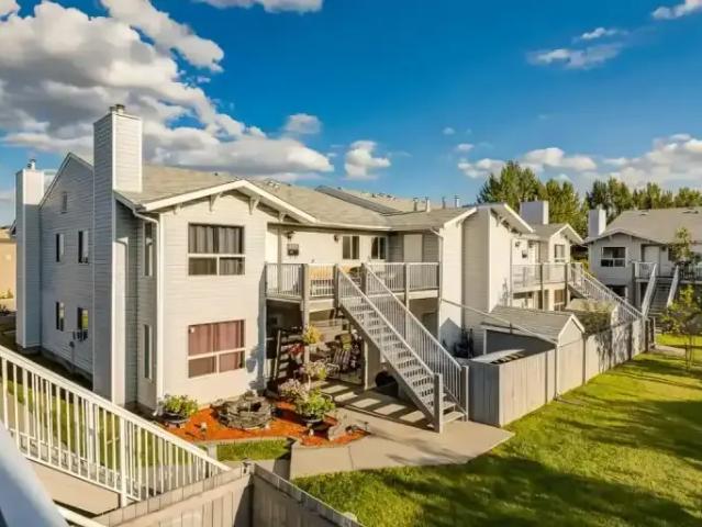 2 Bedroom Townhouse Edmonton AB 102338774