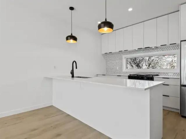 2 Bedroom Townhouse Edmonton AB 102658557